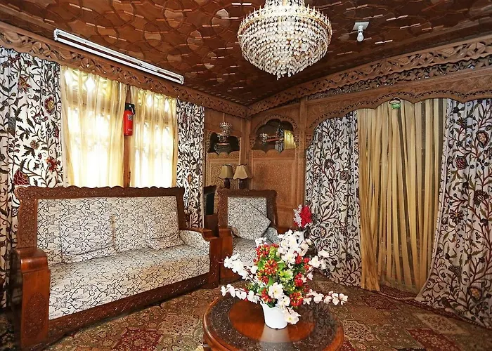 Swift Houseboats